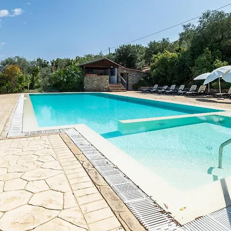 Cozy In With Jacuzzi Holiday home *