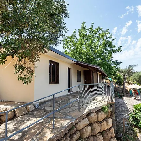Holiday home Cozy In With Jacuzzi *